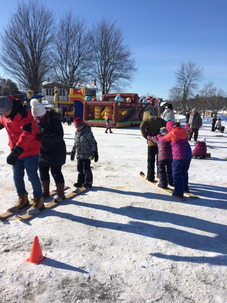 Jeux d'Antan, Skis géants en bois 1